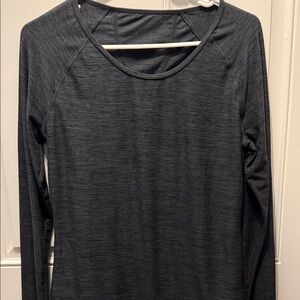 Mondetta Long-Sleeve Scoop Neck Top in Charcoal Heather